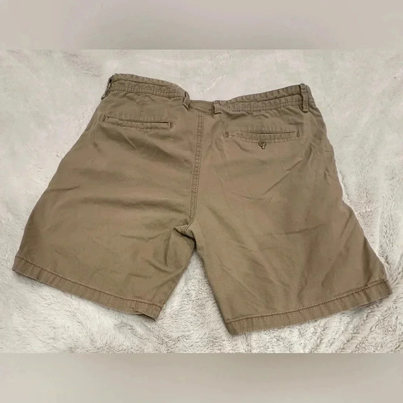Clearwater Outfitters Khaki Shorts 36 waist - Picture 2 of 4